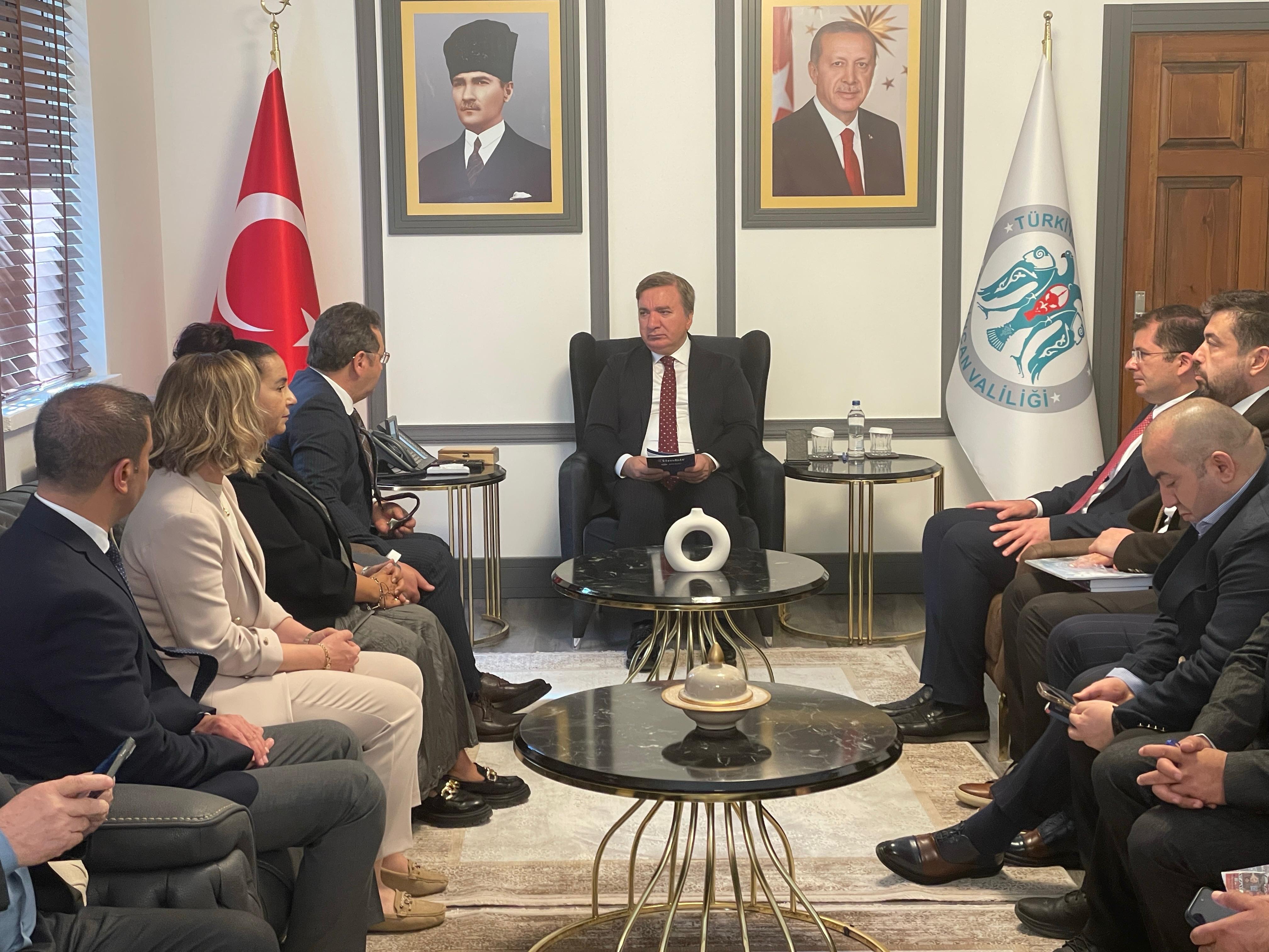 TİMBİR'den Erzincan Valisi Doç. Dr. Aydoğdu’ya ziyaret: "Burada ötekileştirme kültürü yok"