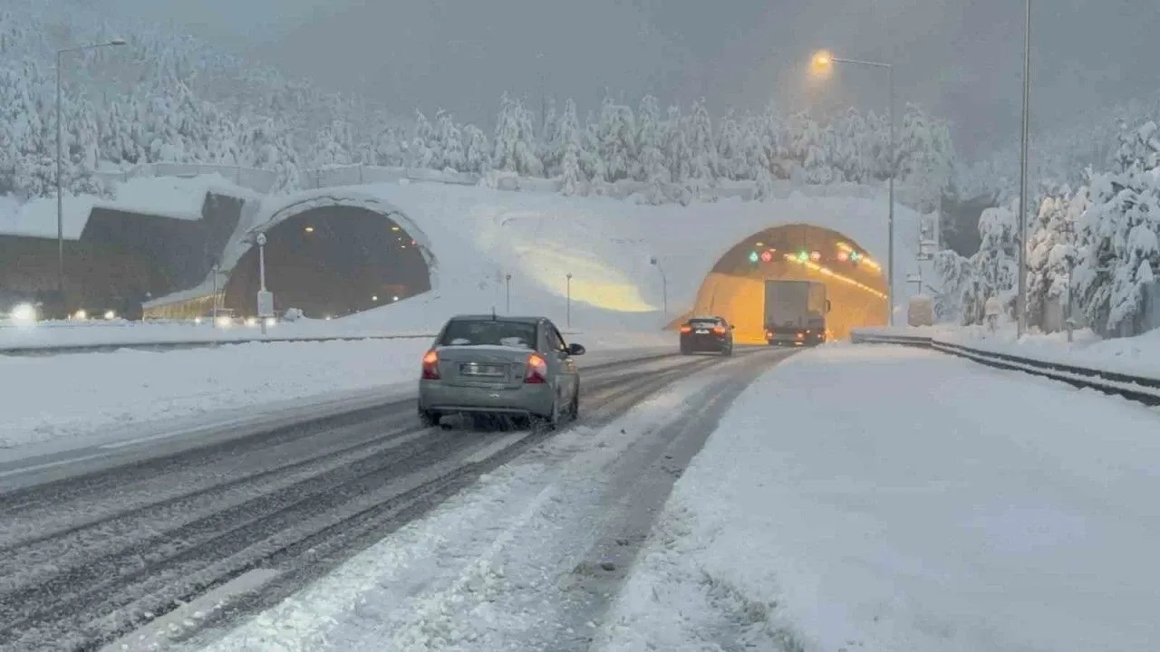 Bolu Dağı'nda zincirleme kaza: İstanbul yönü ulaşıma kapandı