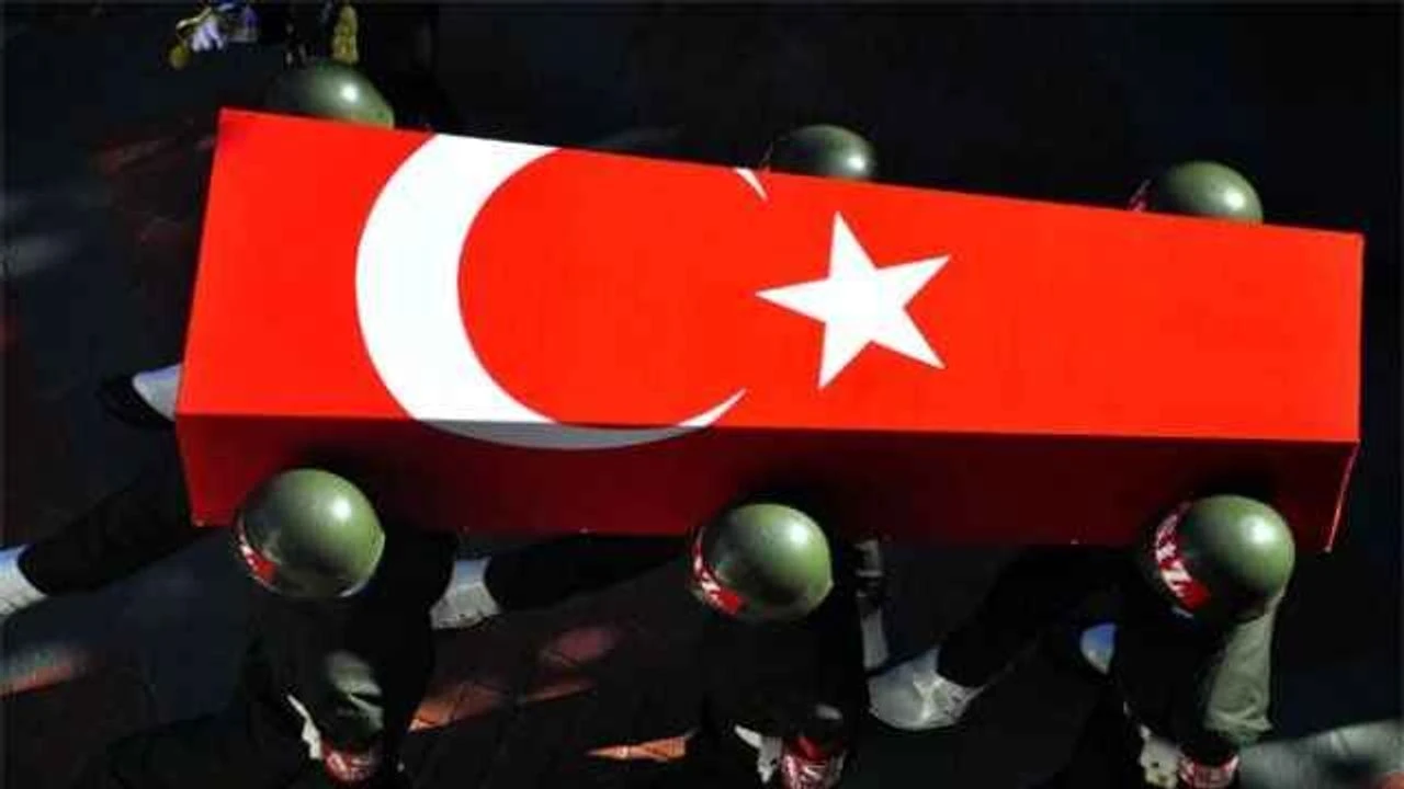 Pençe-Kilit Harekatı bölgesinde şehit olan askerlerimiz için uğurlama töreni