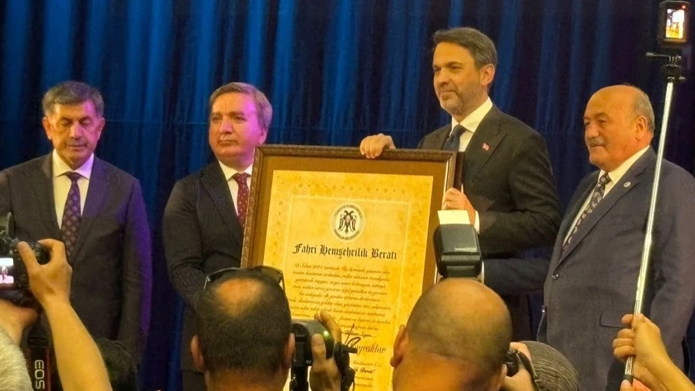 Bakan Alparslan Bayraktar’a Erzincan’da Fahri Hemşehrilik Beratı: “Erzincan beni bağrına bastı”